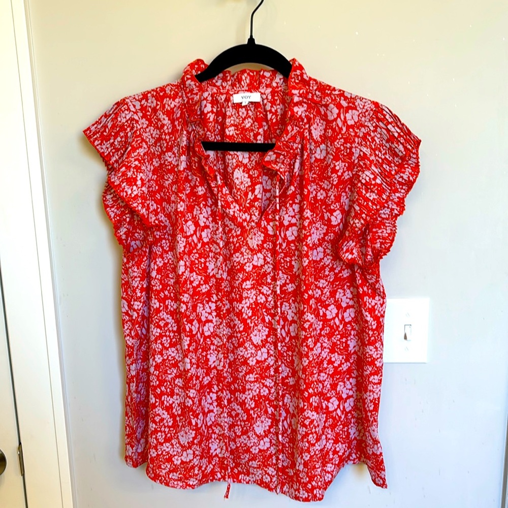 Voy Pleated Flutter Sleeve Floral Shift Blouse